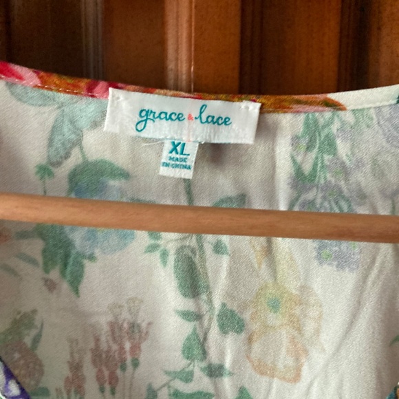 Grace & Lace Floral Blouse Size XL - Picture 2 of 4